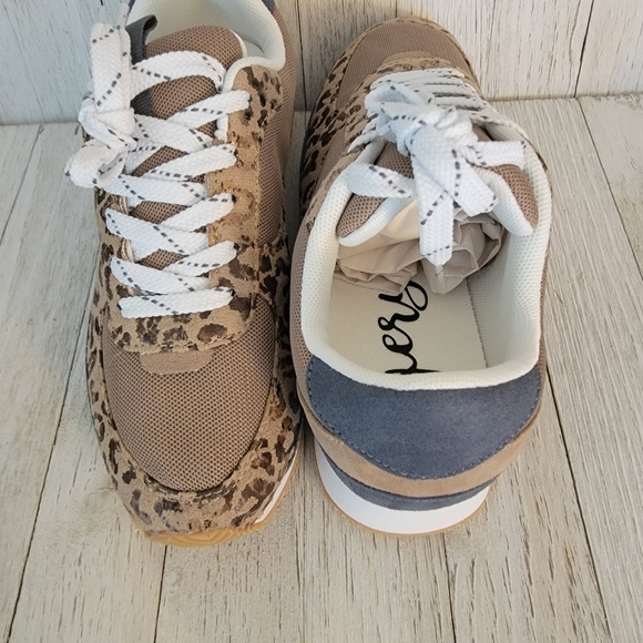 50% OFF SALE-GYPSY JAZZ/ VERY G- RUNNER TAUPE LEOPARD SNEAKERS - Picture 5 of 5